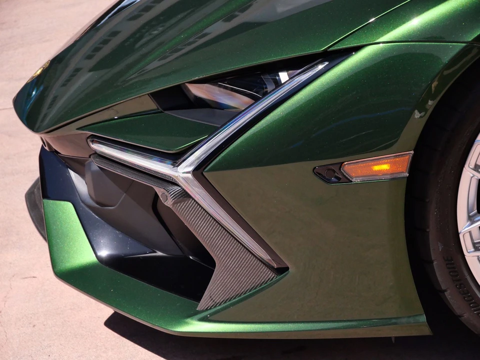 2025 Lamborghini Revuelto - Image 30 of 31