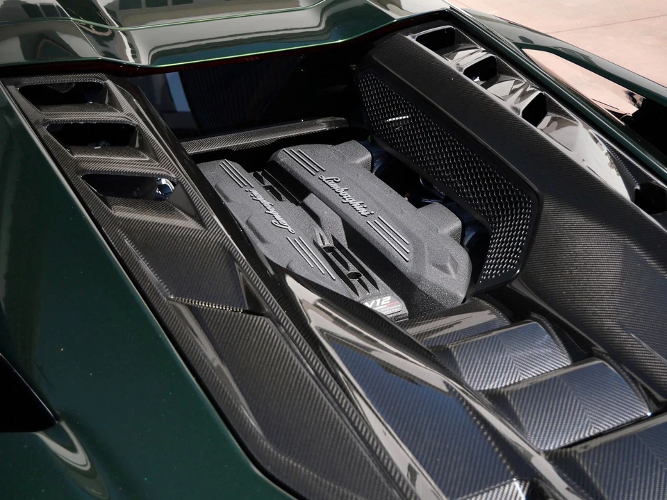 2025 Lamborghini Revuelto - Image 20 of 31