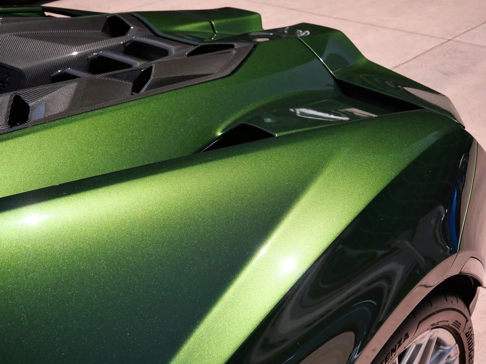 2025 Lamborghini Revuelto - Image 19 of 31