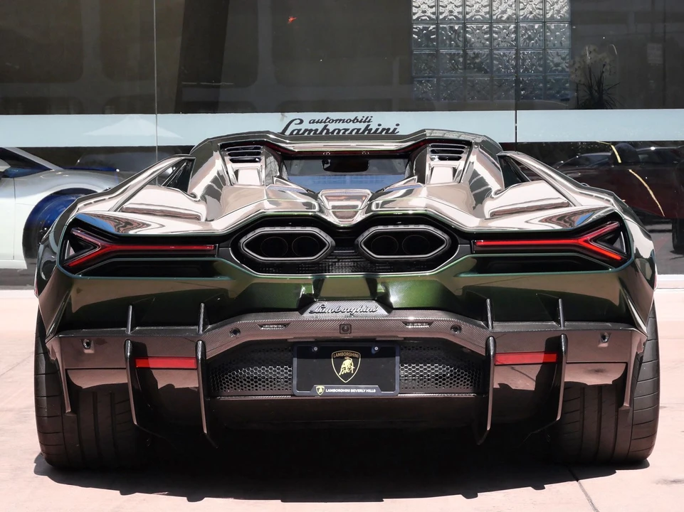 2025 Lamborghini Revuelto - Image 4 of 31