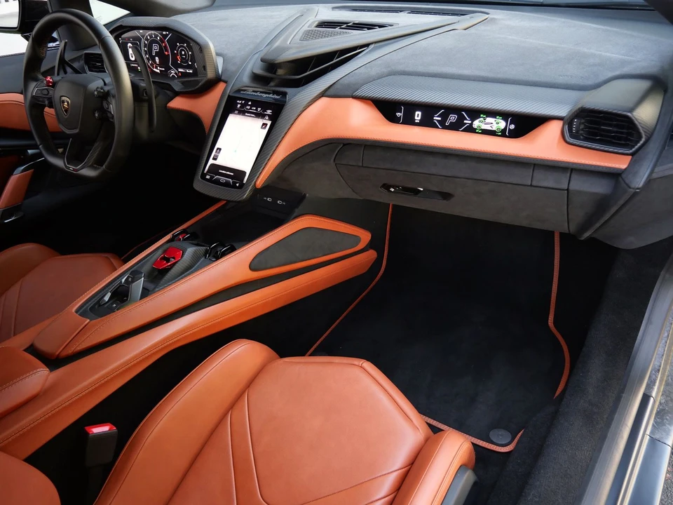 2025 Lamborghini Revuelto - Image 7 of 31