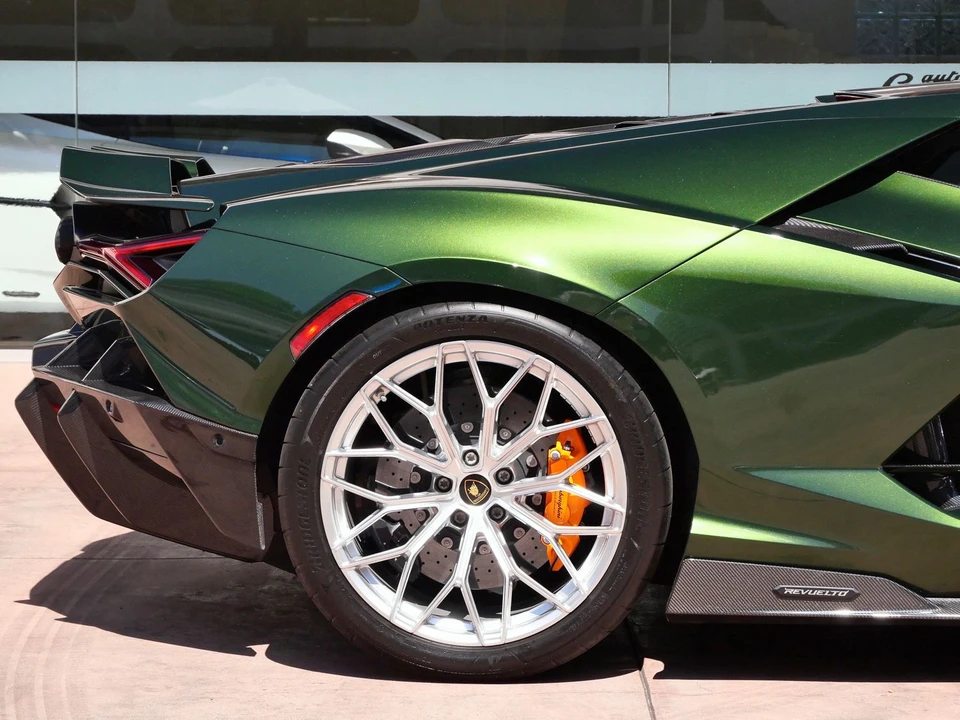 2025 Lamborghini Revuelto - Image 27 of 31