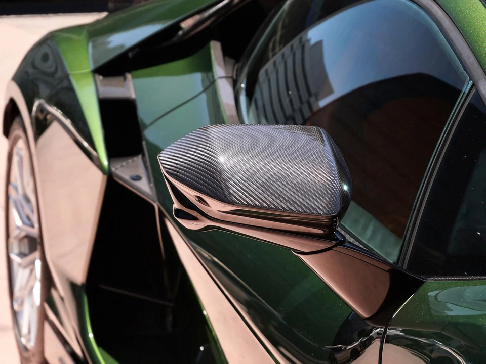 2025 Lamborghini Revuelto - Image 24 of 31