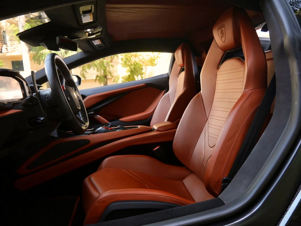 2025 Lamborghini Revuelto - Image 6 of 31