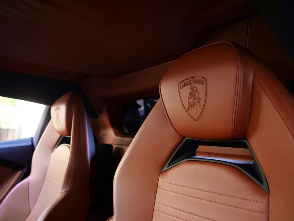 2025 Lamborghini Revuelto - Image 15 of 31