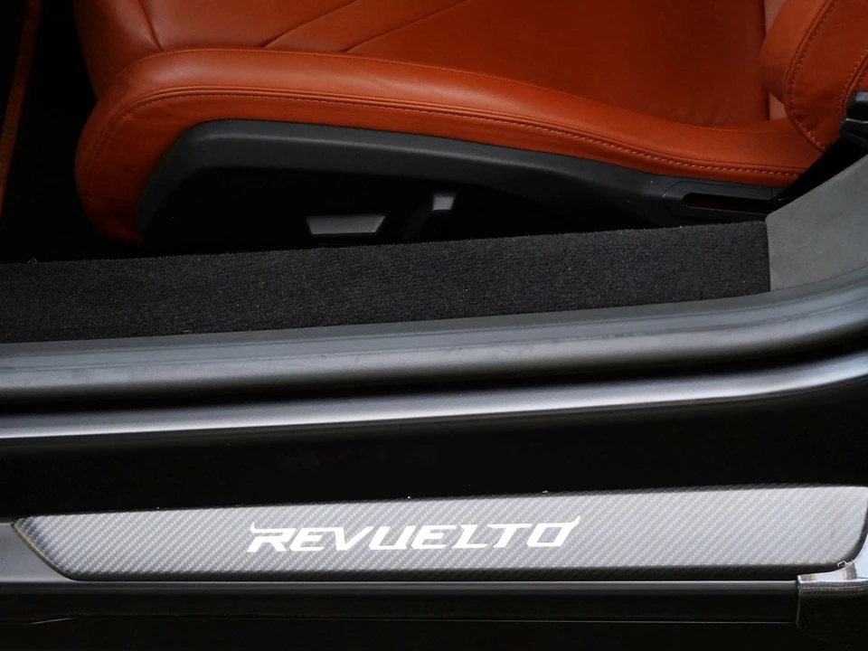 2025 Lamborghini Revuelto - Image 14 of 31