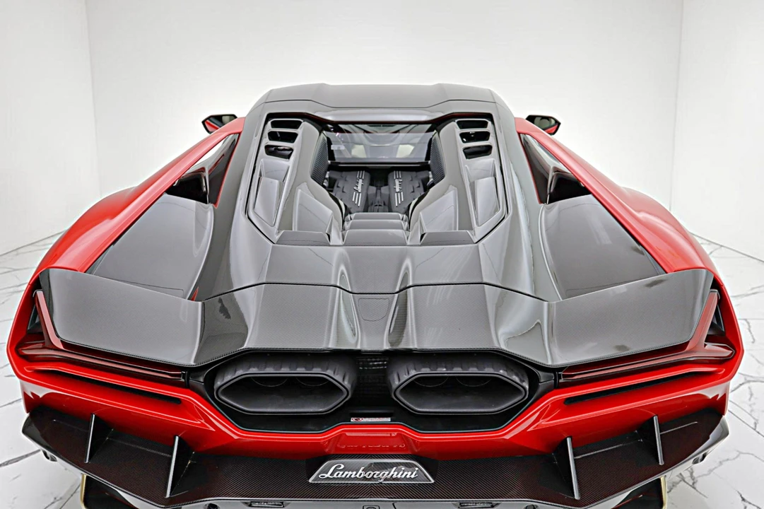 2025 Lamborghini Revuelto - Image 24 of 31