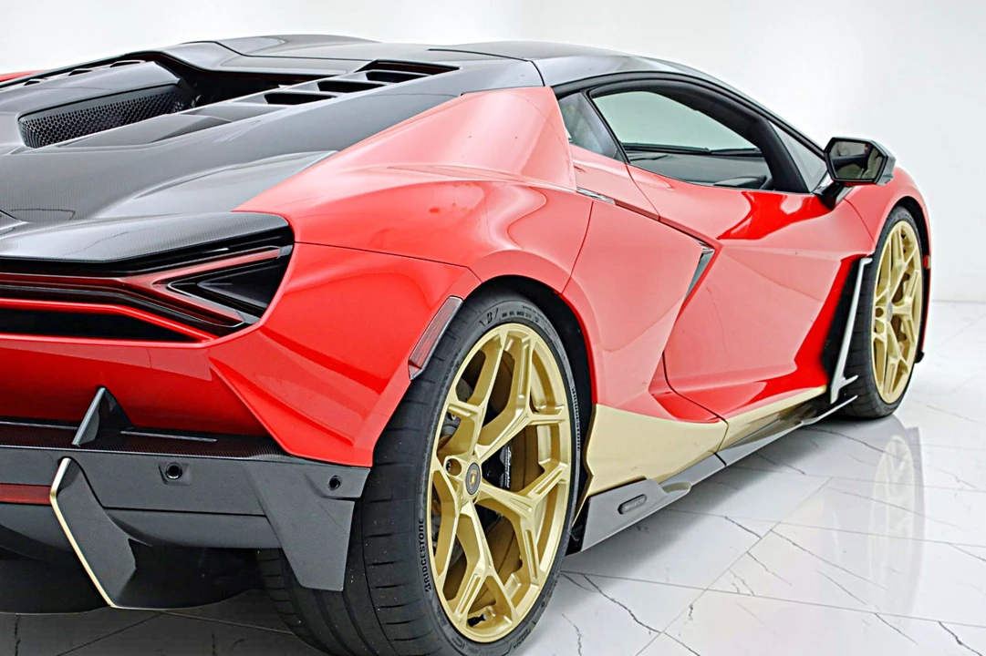 2025 Lamborghini Revuelto - Image 11 of 31