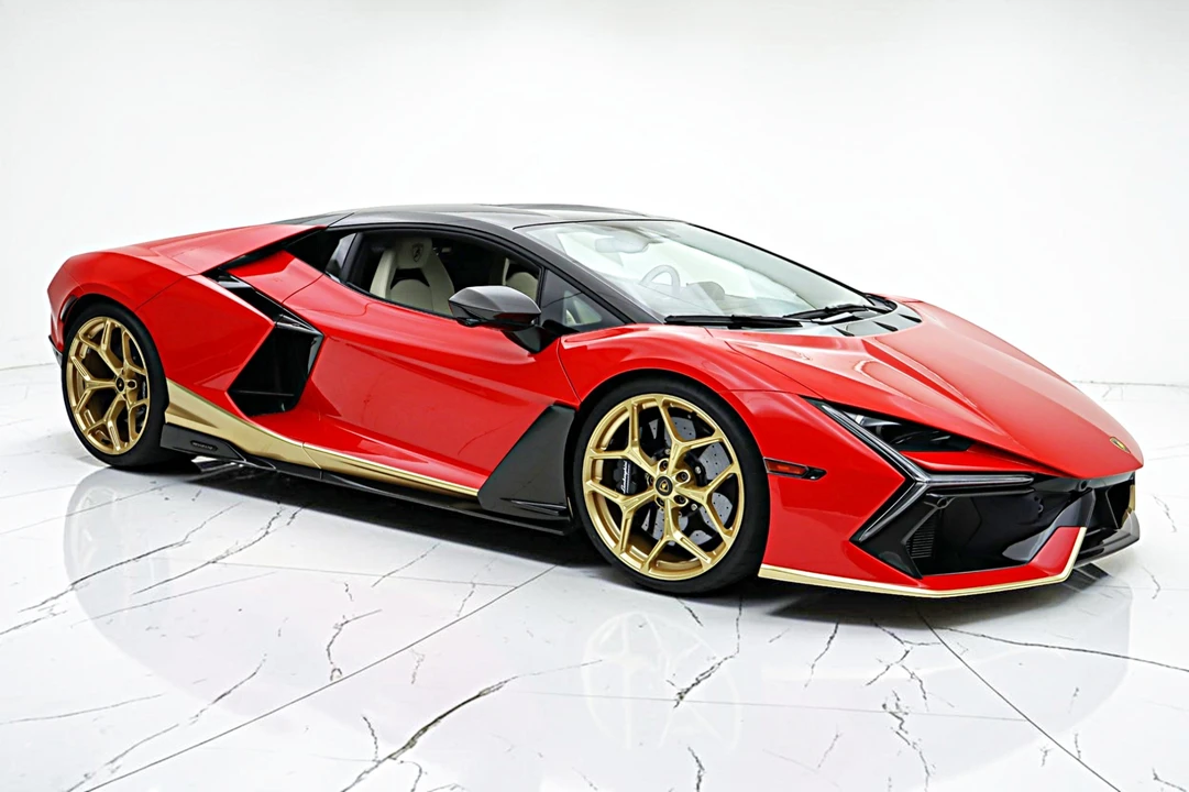 2025 Lamborghini Revuelto - Image 22 of 31