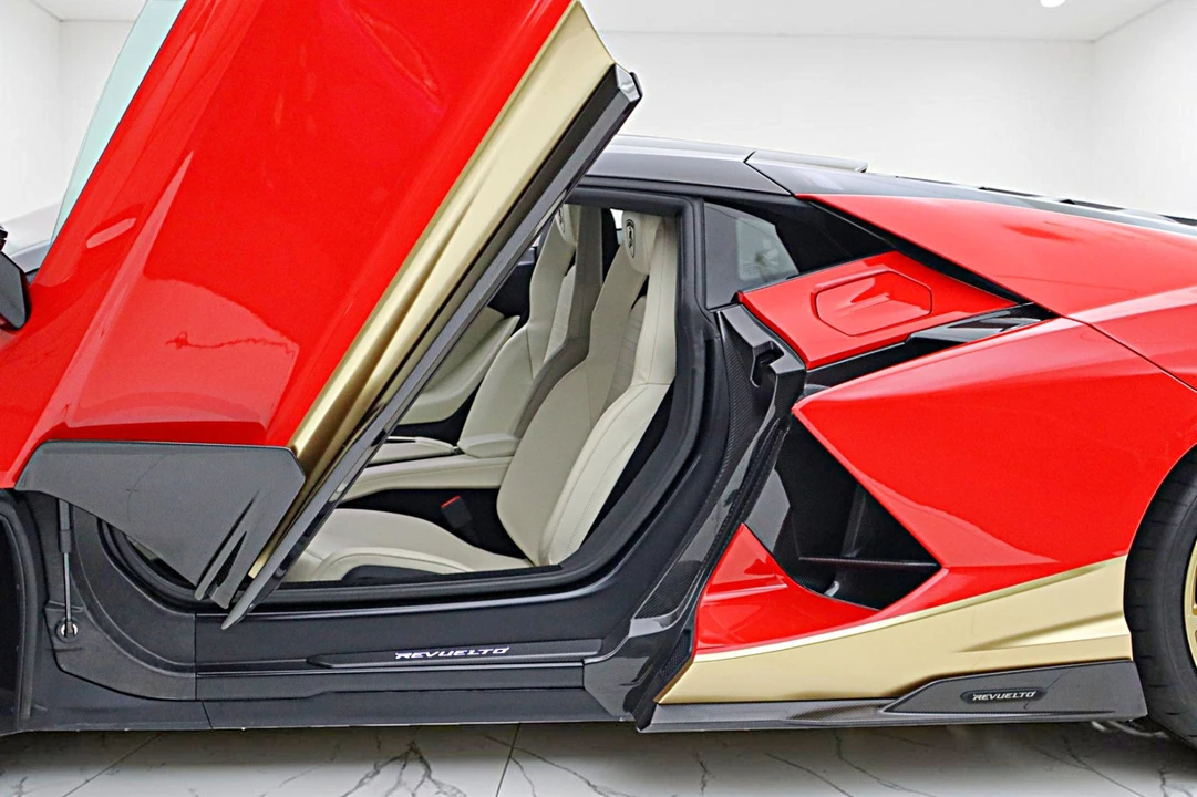 2025 Lamborghini Revuelto - Image 5 of 31