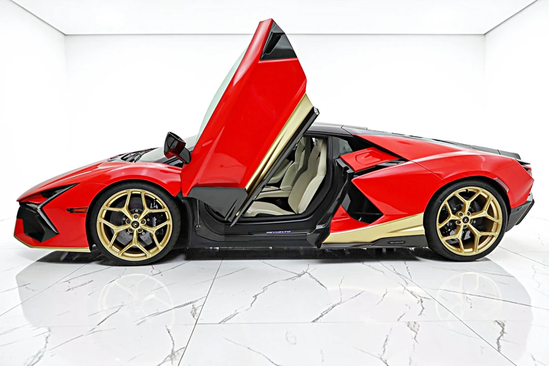 2025 Lamborghini Revuelto - Image 4 of 31