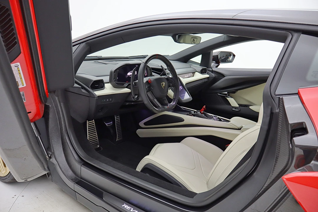 2025 Lamborghini Revuelto - Image 28 of 31