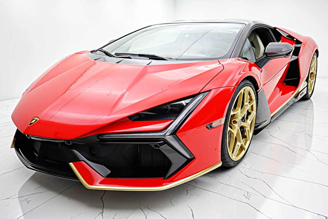 2025 Lamborghini Revuelto - Image 16 of 31