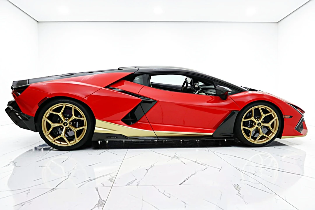 2025 Lamborghini Revuelto - Image 20 of 31