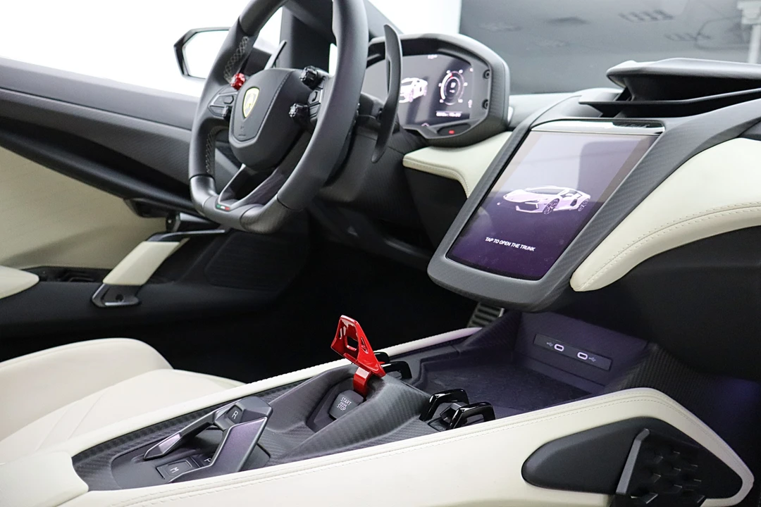 2025 Lamborghini Revuelto - Image 29 of 31