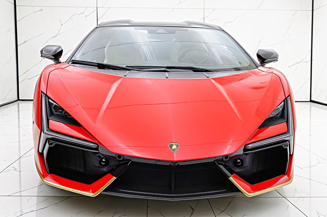 2025 Lamborghini Revuelto - Image 25 of 31