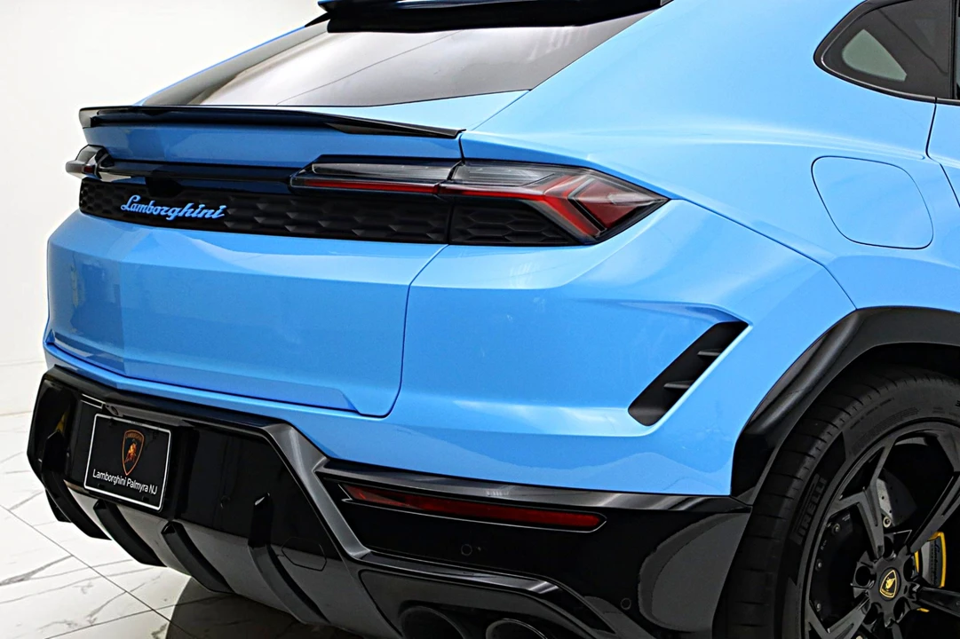 2025 Lamborghini Urus SE - Image 16 of 31
