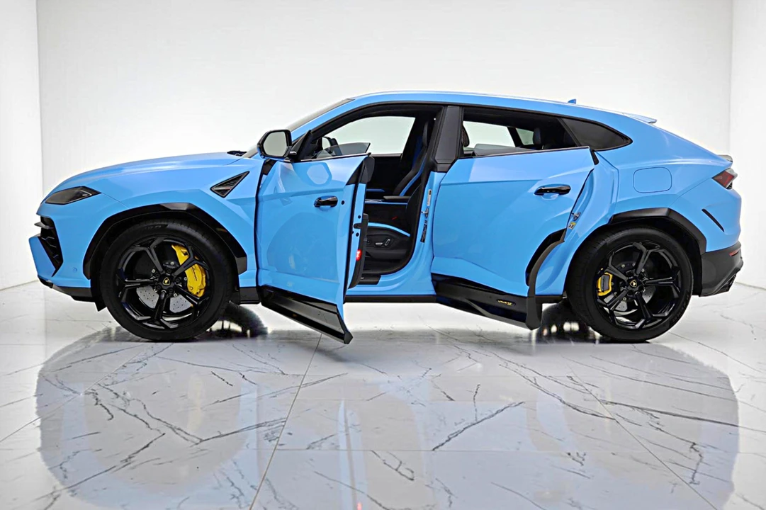 2025 Lamborghini Urus SE - Image 5 of 31