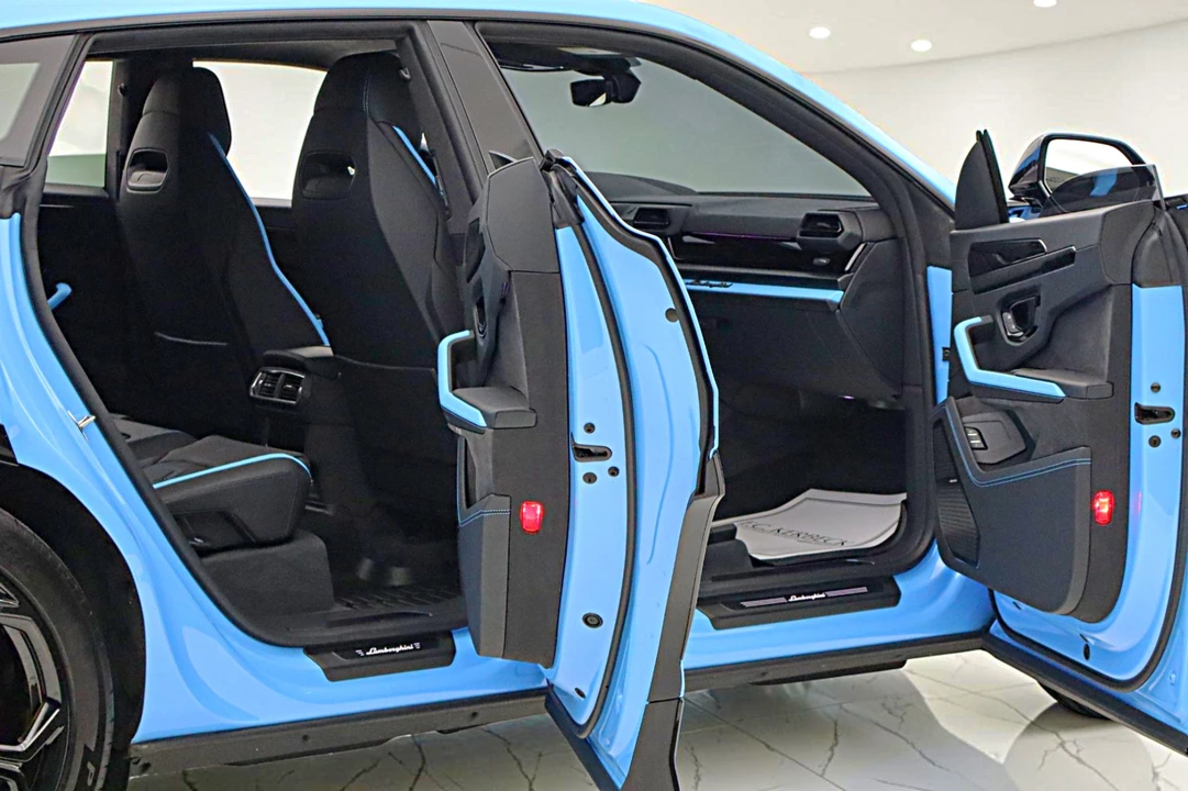 2025 Lamborghini Urus SE - Image 20 of 31
