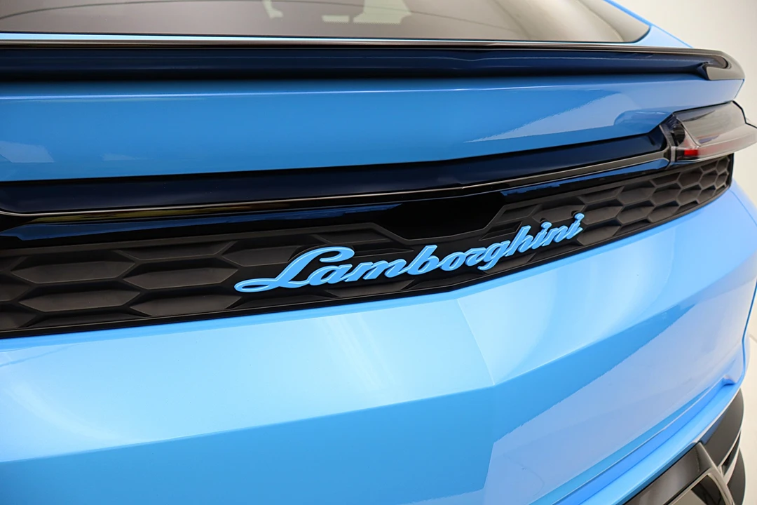 2025 Lamborghini Urus SE - Image 19 of 31