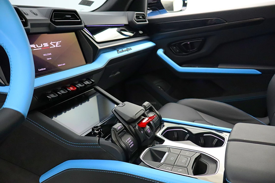 2025 Lamborghini Urus SE - Image 30 of 31