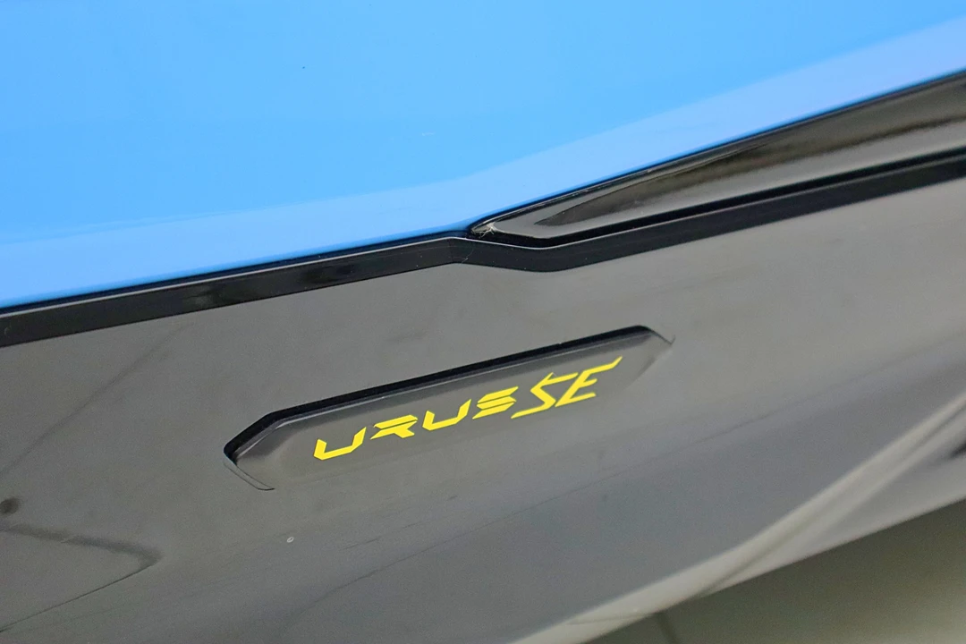 2025 Lamborghini Urus SE - Image 15 of 31