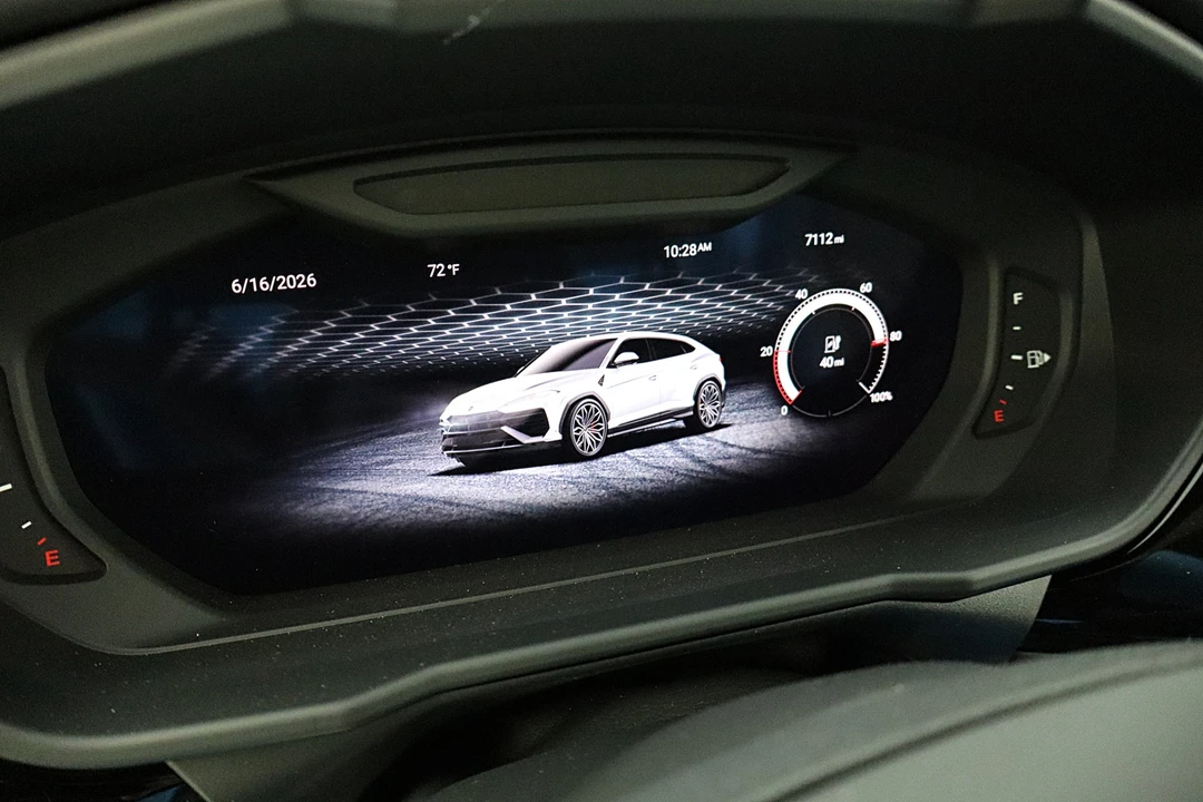2025 Lamborghini Urus SE - Image 28 of 31