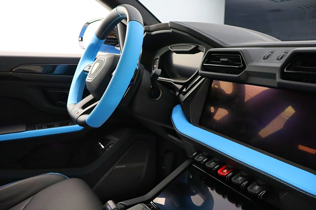 2025 Lamborghini Urus SE - Image 29 of 31