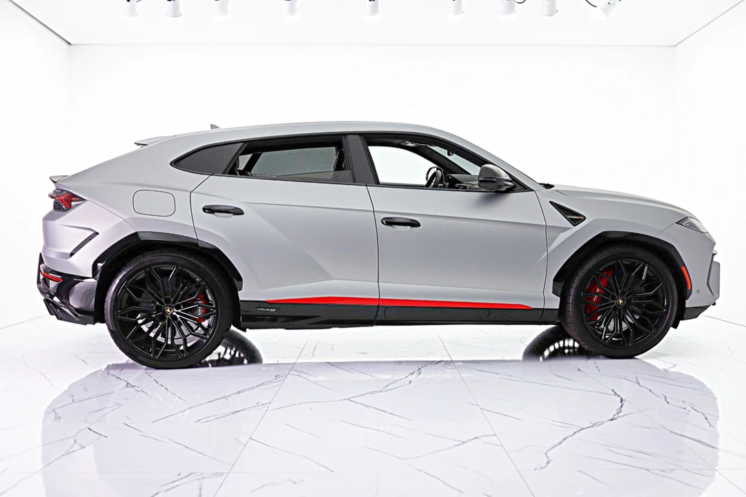 2025 Lamborghini Urus SE - Image 14 of 31