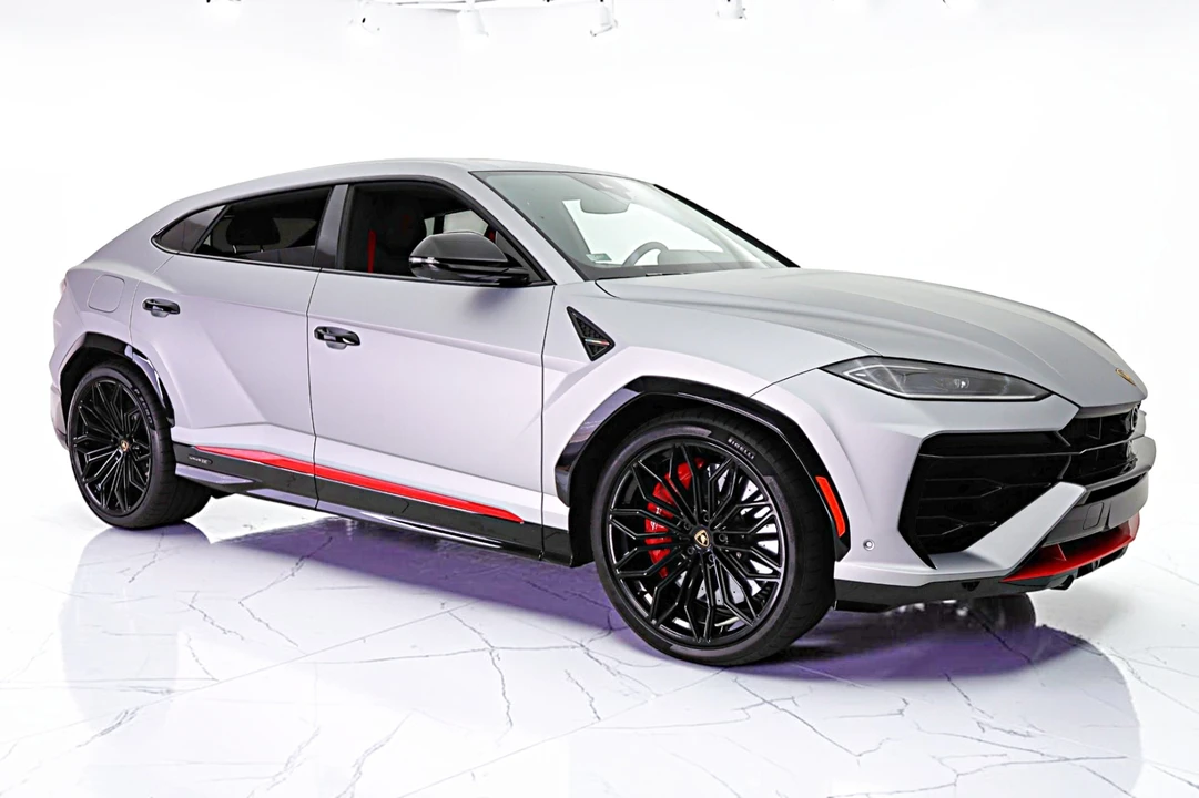 2025 Lamborghini Urus SE - Image 15 of 31