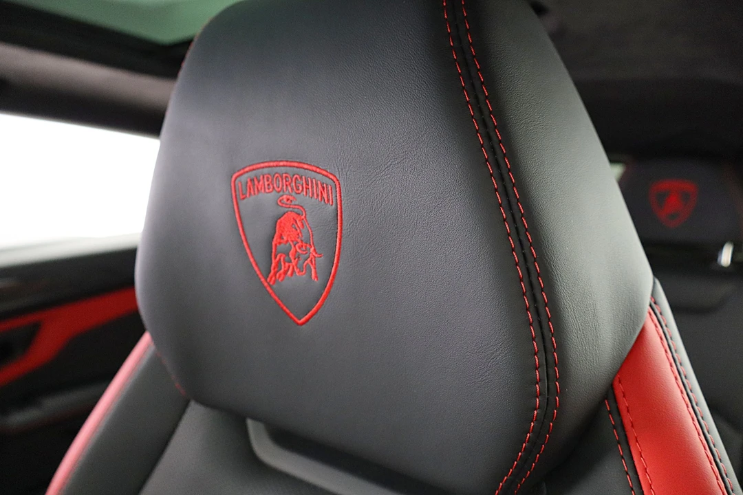 2025 Lamborghini Urus SE - Image 25 of 31