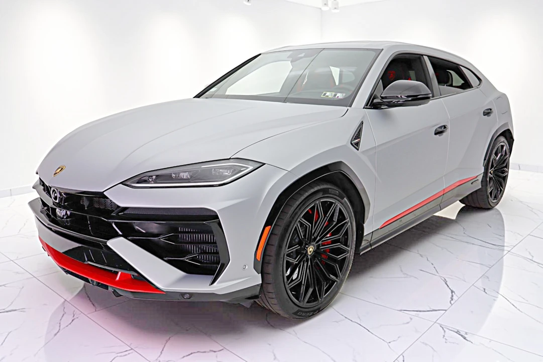 2025 Lamborghini Urus SE - Image 16 of 31