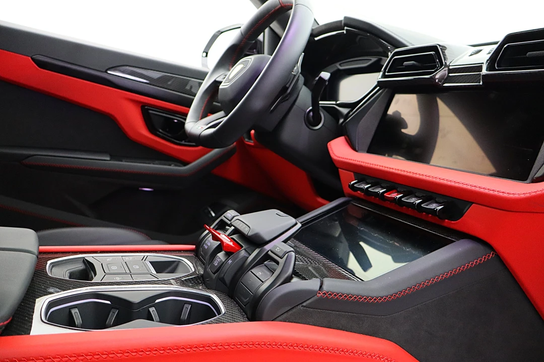 2025 Lamborghini Urus SE - Image 31 of 31