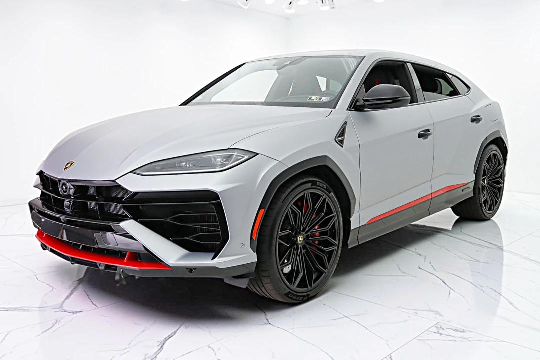 2025 Lamborghini Urus SE - Image 2 of 31