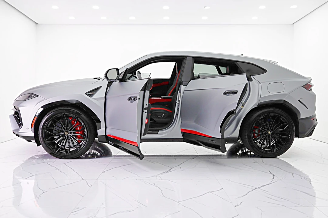 2025 Lamborghini Urus SE - Image 4 of 31