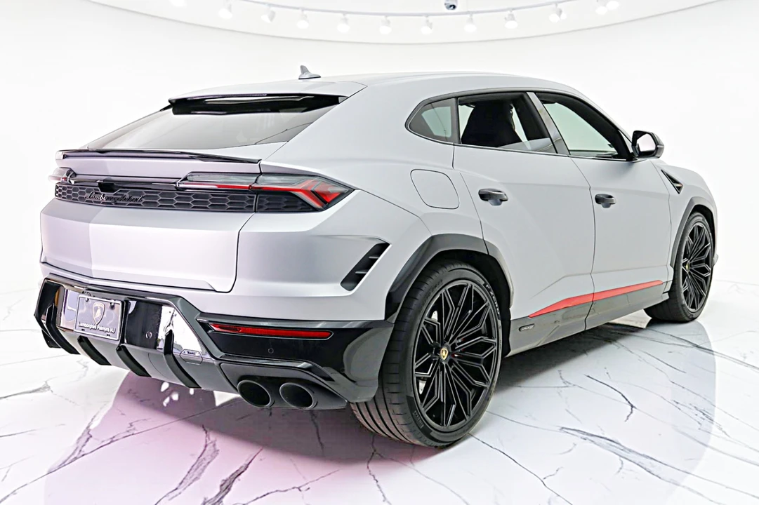 2025 Lamborghini Urus SE - Image 11 of 31