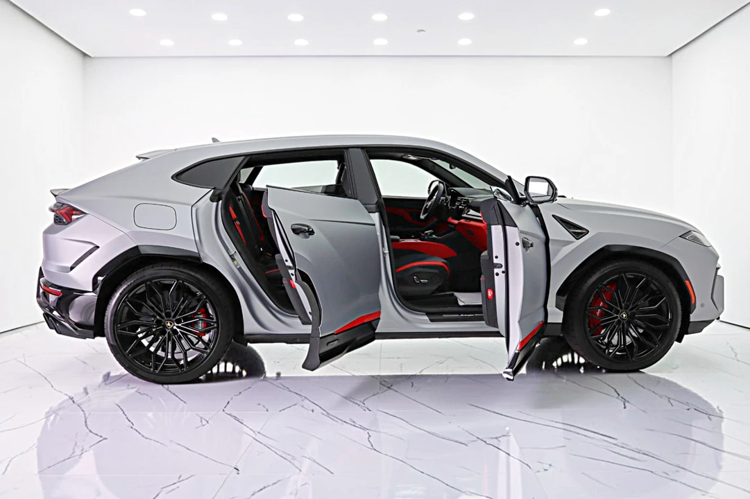 2025 Lamborghini Urus SE - Image 13 of 31