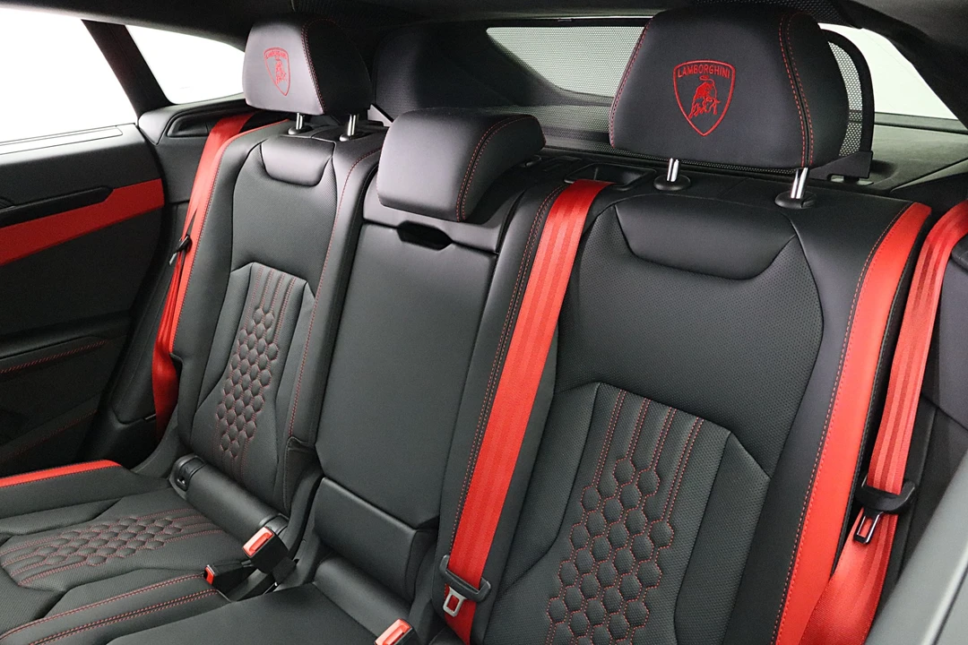 2025 Lamborghini Urus SE - Image 26 of 31