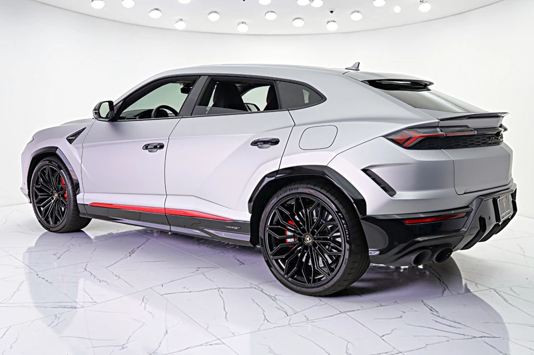 2025 Lamborghini Urus SE - Image 9 of 31