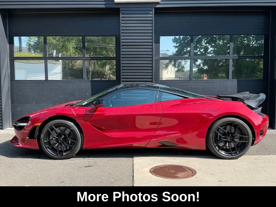 2025 McLaren 750S - Image 2 of 7