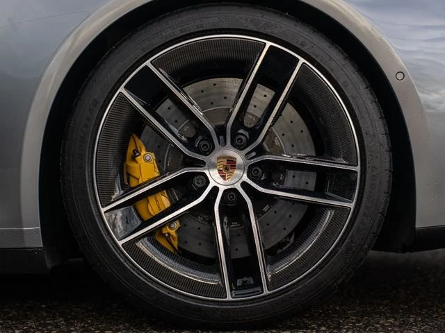 2025 Porsche 992 Carrera GTS - Image 15 of 31