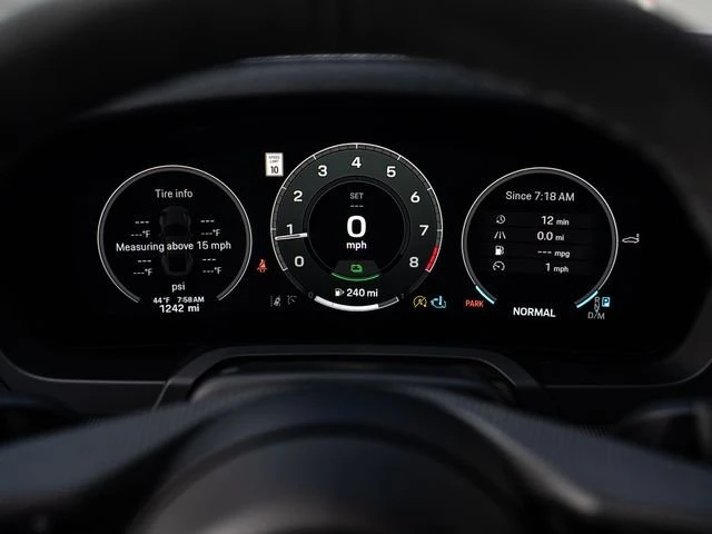 2025 Porsche 992 Carrera GTS - Image 24 of 31