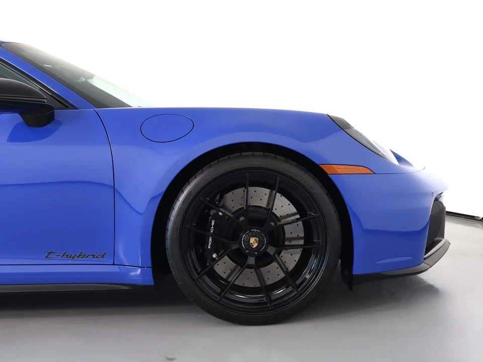2025 Porsche 992 Carrera GTS - Image 11 of 27