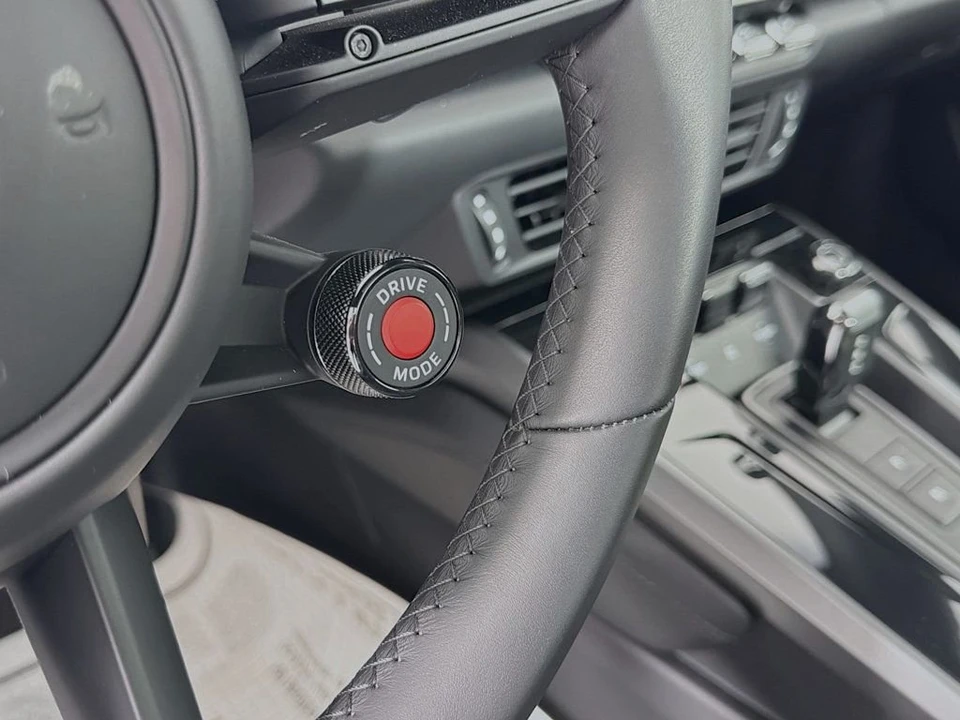 2025 Porsche 911 - Image 19 of 31