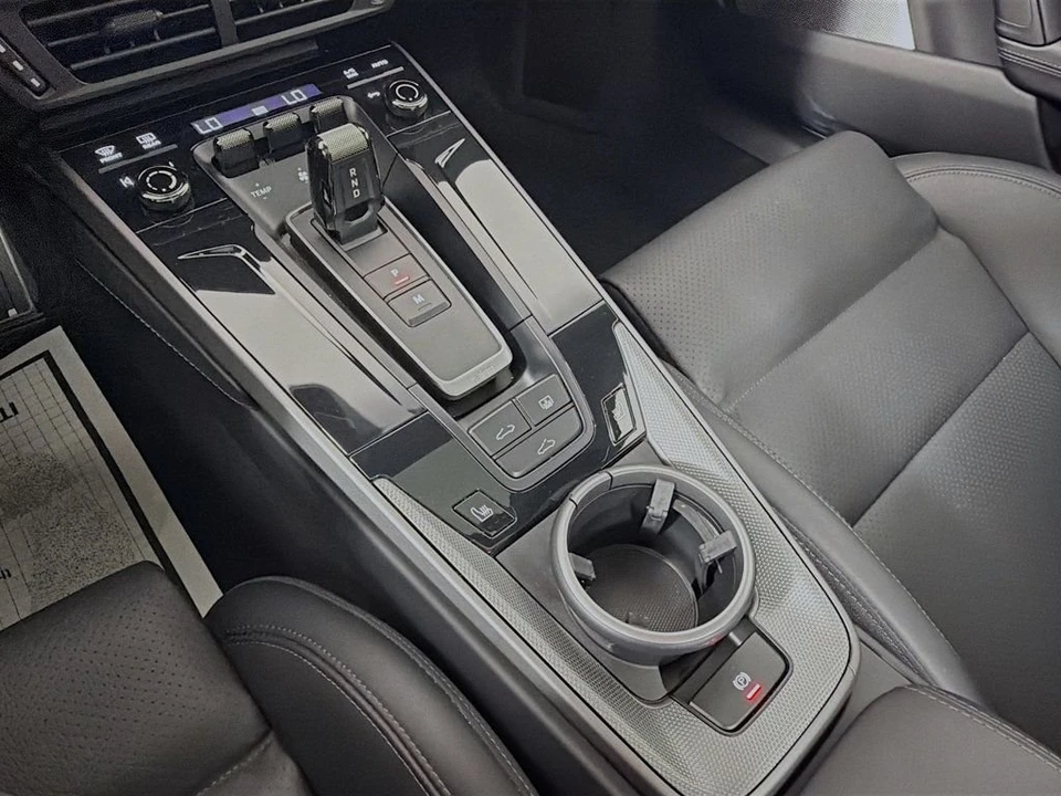 2025 Porsche 911 - Image 24 of 31