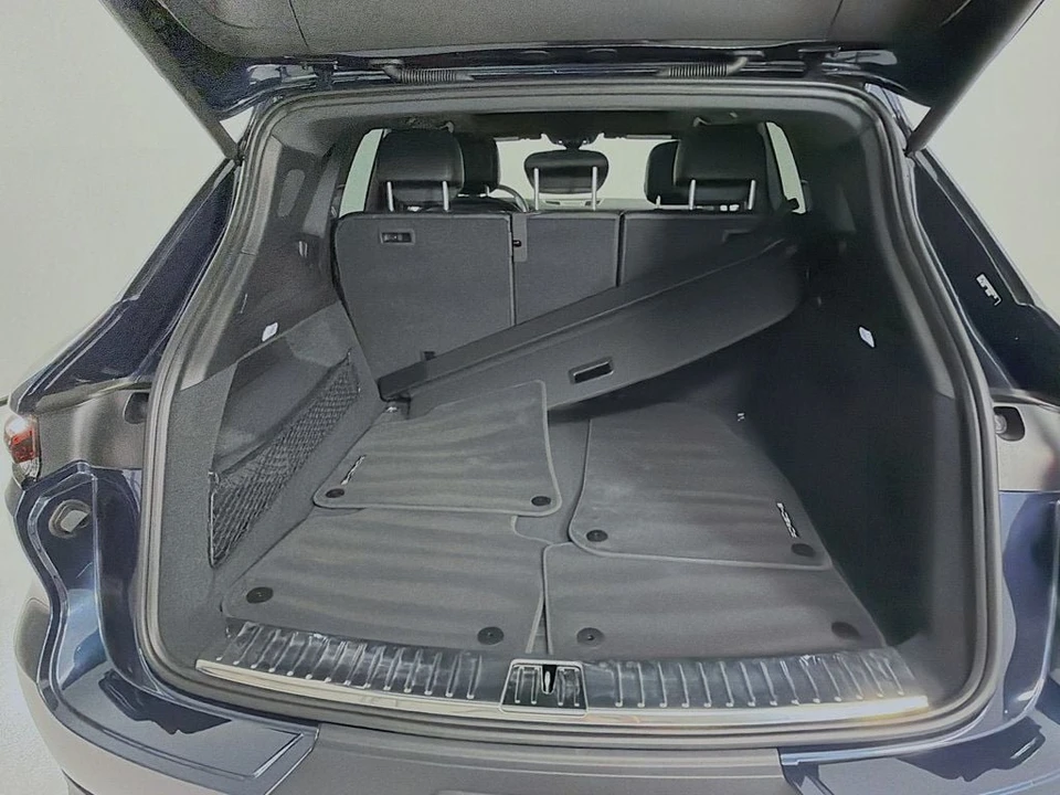 2025 Porsche Cayenne - Image 27 of 31