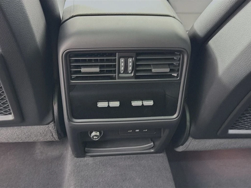 2025 Porsche Cayenne - Image 26 of 31