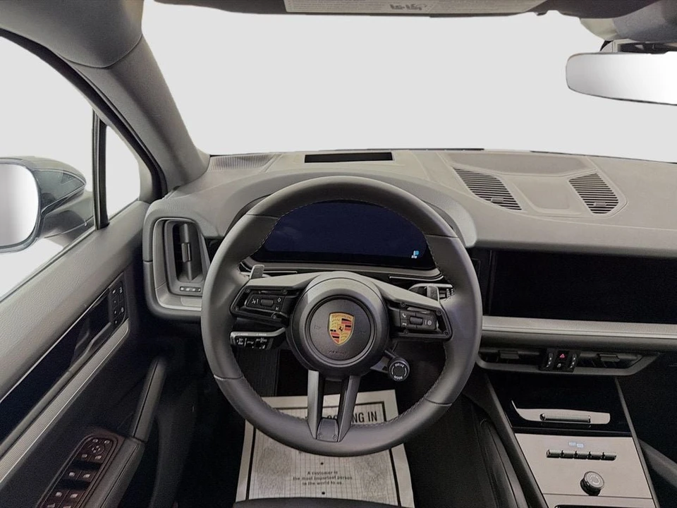 2025 Porsche Cayenne - Image 24 of 31