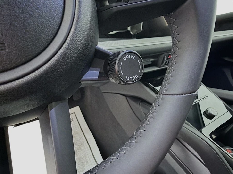 2025 Porsche Cayenne - Image 15 of 31