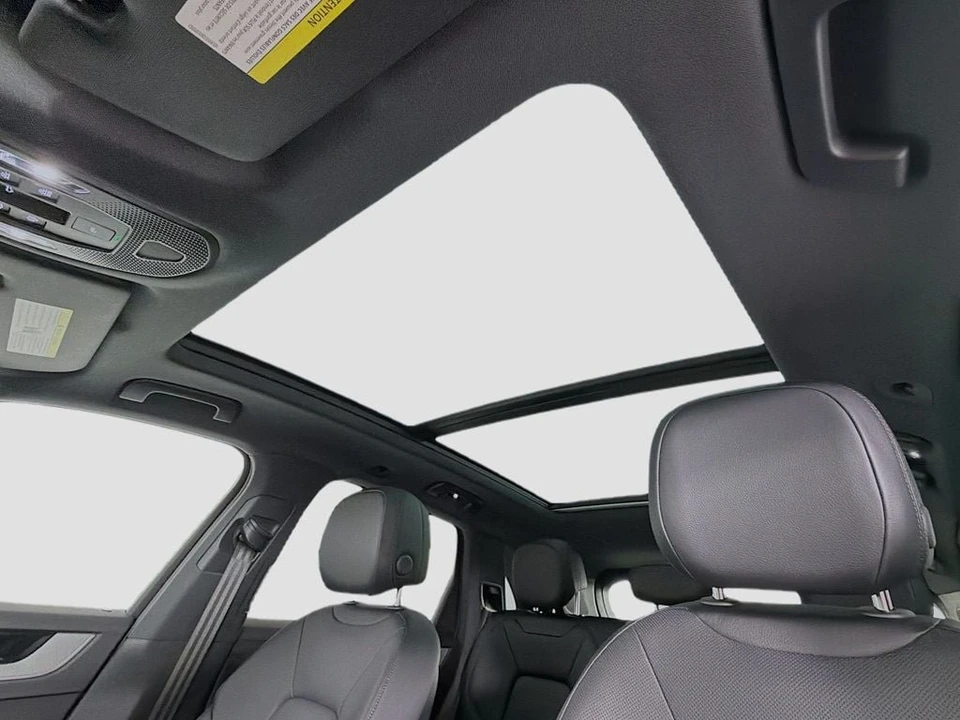 2025 Porsche Cayenne - Image 22 of 31